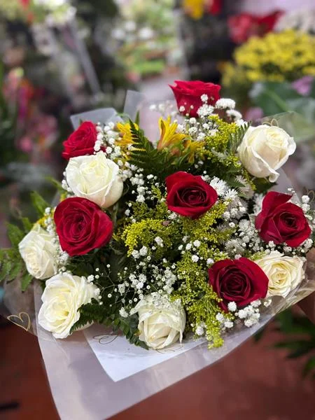 Bouquet de flores em Santos - foto 26